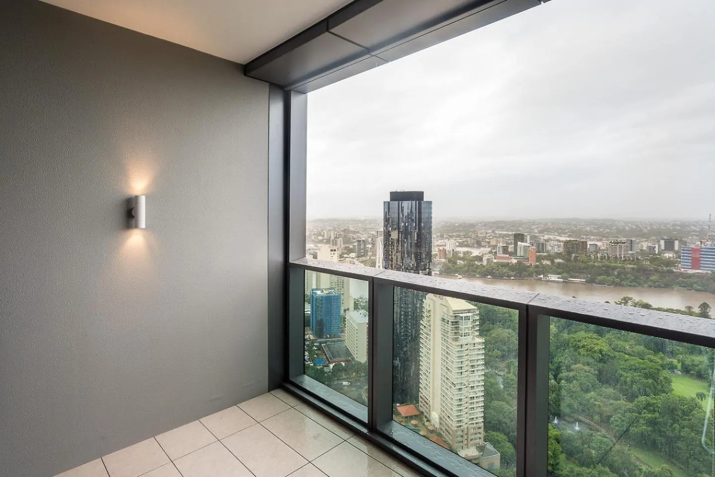River View Central Brisbane 1Bedroom Apartment 0*,